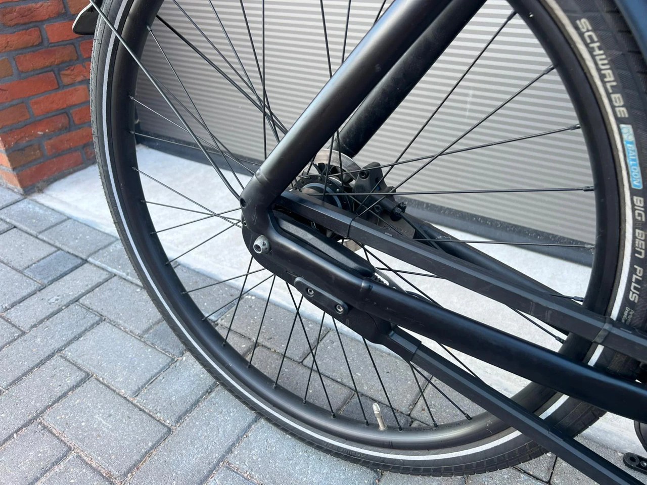 De achternaaf van een tweedehands VanMoof S3, waar de elektronische versnelling met vier standen zit