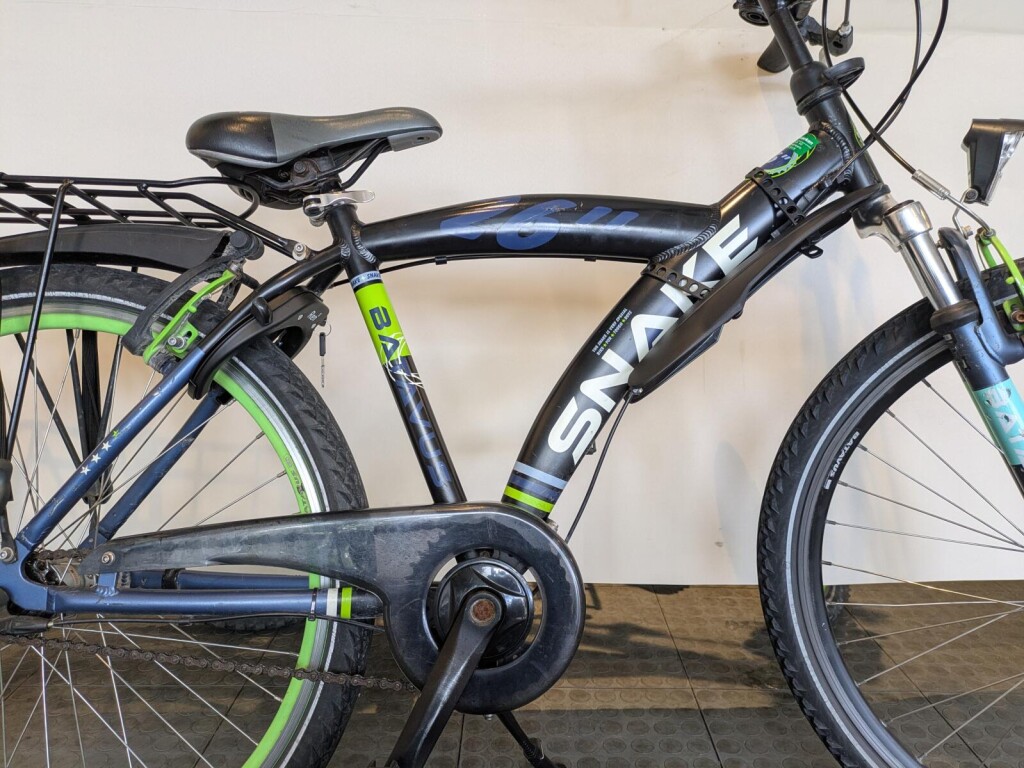 Tweedehands Batavus Snake kinderfiets met de modelnaam op het frame