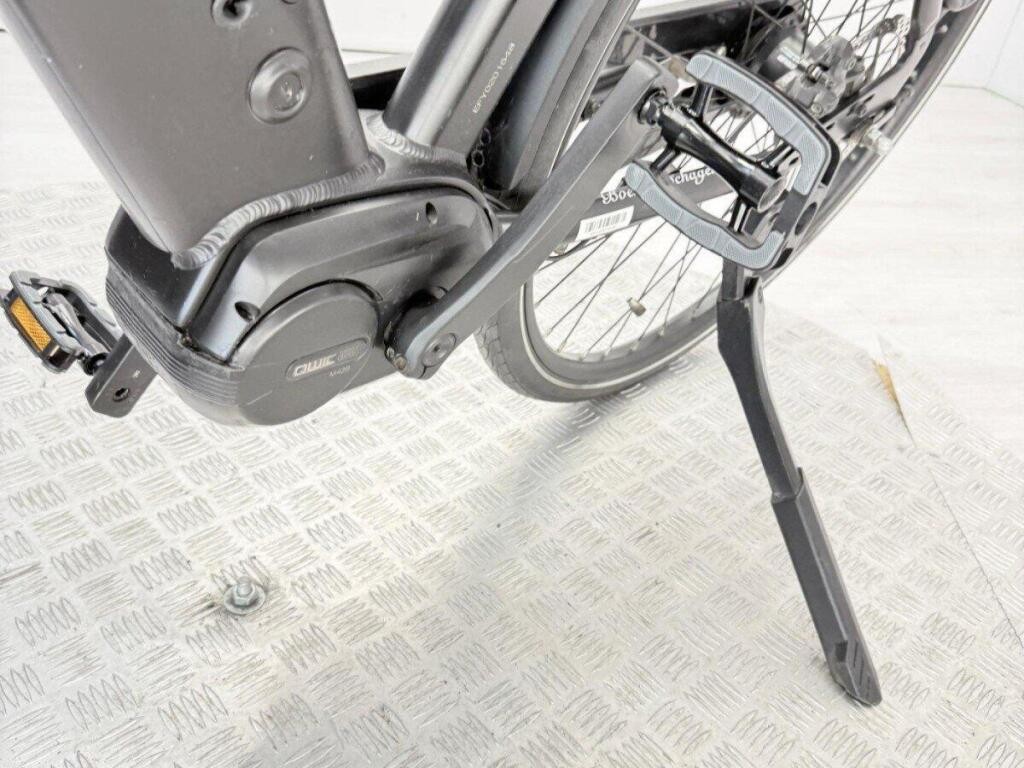 The mid-motor at the cranks of a used Qwic Premium i MN7