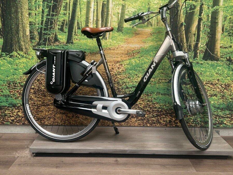 Tweedehands Giant Twist zijdelings gefotografeerd voor een advertentie