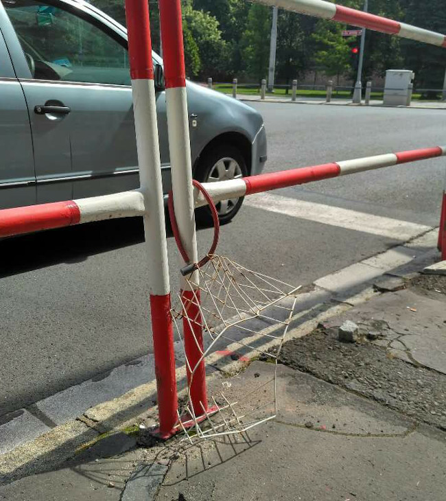 Only basket left, after thief has stolen the bike