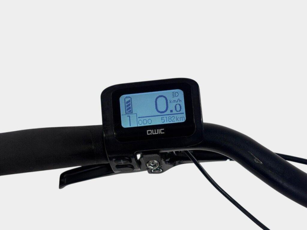 The display on the handlebar of a used Qwic Premium, where you check every assist level