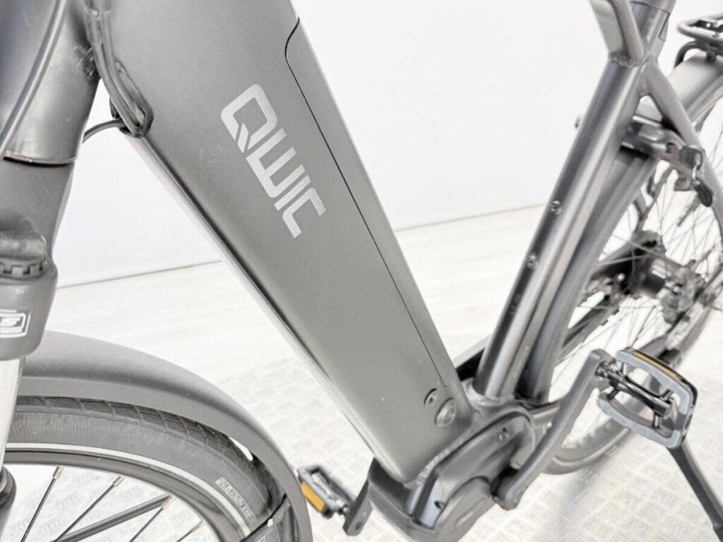 The down tube of a used Qwic Premium i MN7, where the battery sits inside the frame
