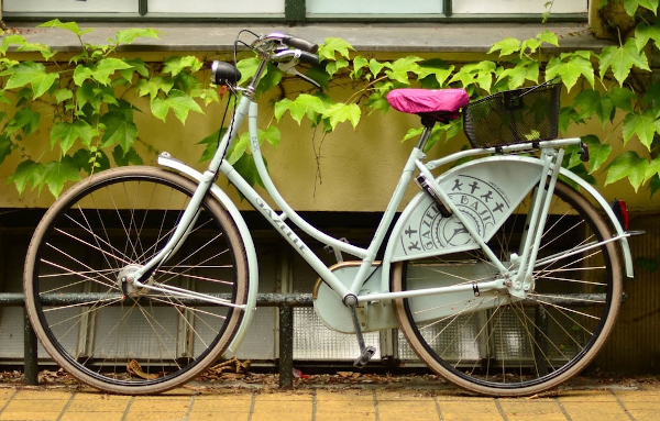 City bike with pink saddle